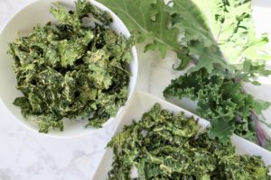 Garlicky Dill Pickle Kale Chips