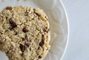 Vegan Chocolate Chip Oatmeal Cookies | Chewy and Crispy